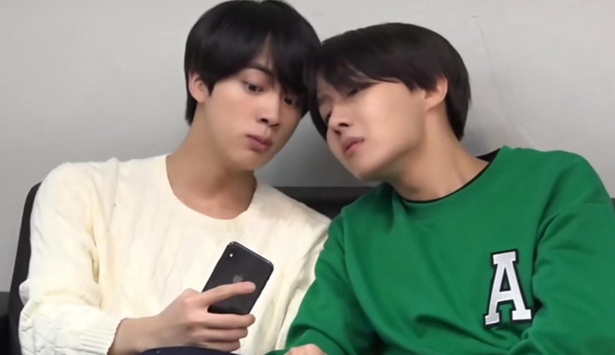 FATOOM99_V's tweet photo. @BTS_twt Thanks for hobii gallery 🥺😭💜💜💜💜 https://t.co/8UYEa2MP0J