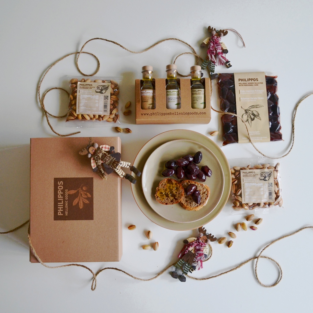 philipposhg's tweet photo. FESTIVE SMALL FULL TASTE BOX

Three small bottles offering the opportunity to taste all Philippos Premium Extra Virgin Olive Oil: Organic, Delicate and Classic. Together with crunchy pistachios and smooth Kalamon black olives, you have a taste of the best products of Greece. https://t.co/wHCDrlvIGG