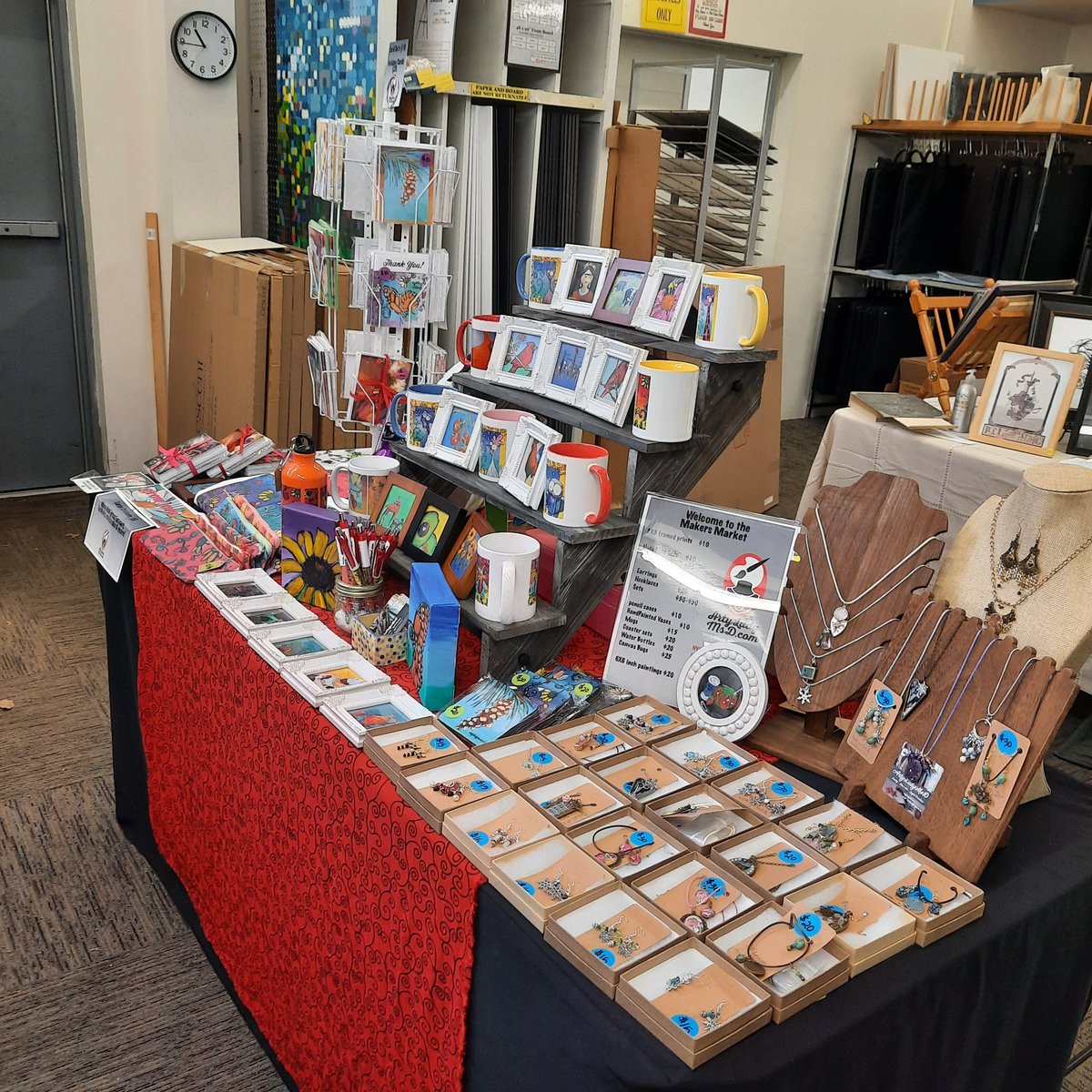 artyladymsd's tweet photo. Ready to rock! Stop by Arlene's Artist Materials at 57 Fuller Road, Albany,NY.  The makers are ready to help you find beautiful gifts. 11am-4pm Saturday.
#supportthemakers 
#arlenesmakersmarket 
#givethegiftofart 
#NewYorkMade https://t.co/wTNFMvjydb