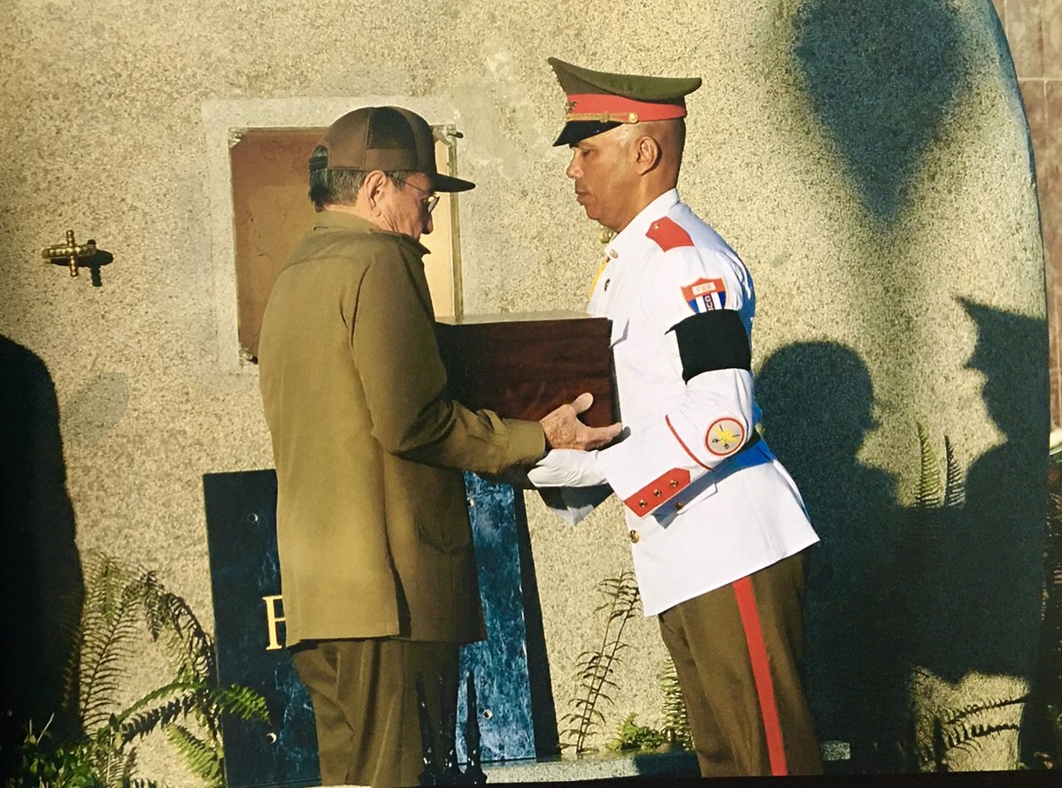 DiazCanelB's tweet photo. Hace hoy 5 años que sus cenizas entraron a la piedra en las leales manos de su hermano. Así #Fidel entró a la inmortalidad. Sus ideas crecen y se multiplican con los años. Es nuestra responsabilidad mantenerlas tan vivas como su ejemplo. #FidelPorSiempre https://t.co/7psOWP26vZ