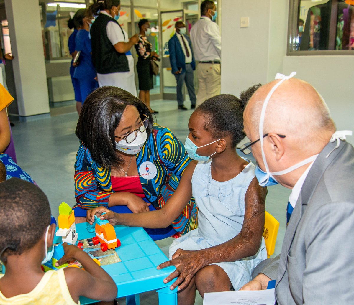🥳✂️This week, with <a href="/KidsOperating/">Kids Operating Room</a>, we celebrated the official opening of a dedicated pediatric OR at Smile Train partner University Teaching Hospital in Zambia!  
🇿🇲

So proud to work with KidsOR &amp; local medical teams to increase access to high-quality pediatric surgery!