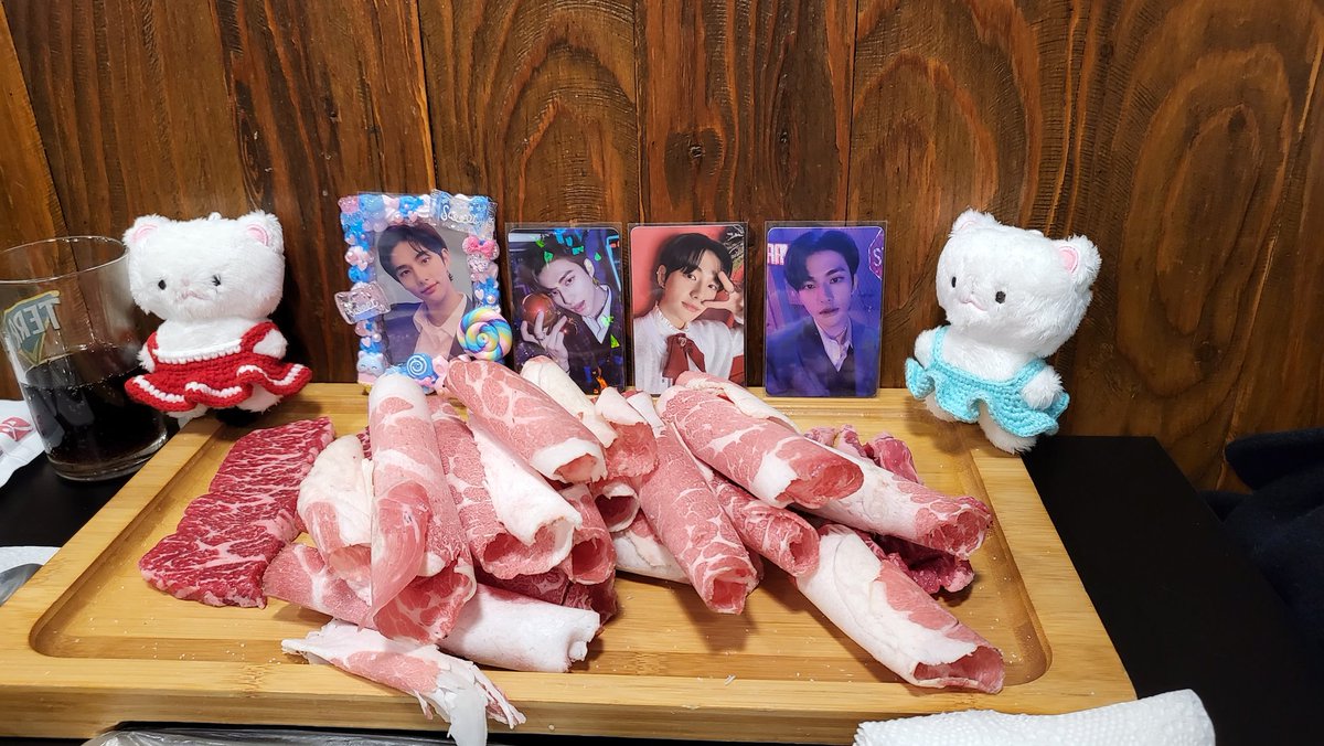 suika_bean's tweet photo. 오늘의 황프❣️
소울컵갔다 석촌호수 꽃갈집 
현지니 코스 완😘😘

스테이와의 만남은 즐거워~❣️❣️
@shine_straykids @skzleehyun https://t.co/f7NzLbDVSz