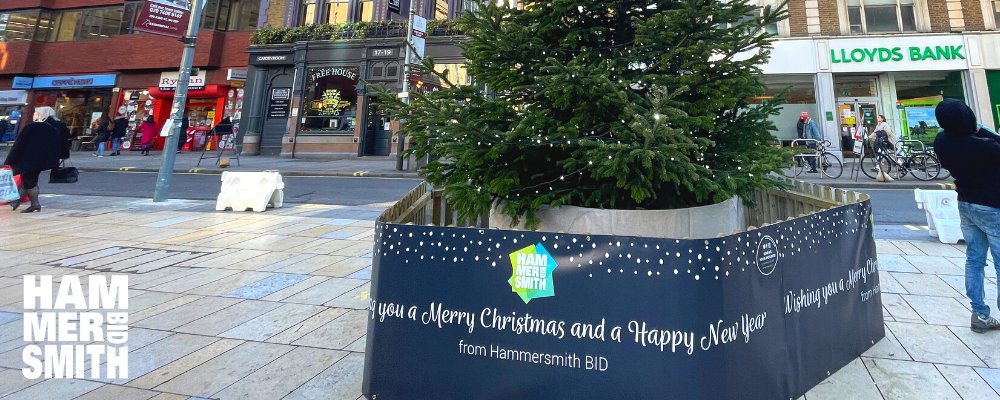 The tree is up! 

Grab a selfie and tag <a href="/HammersmithBID/">Hammersmith BID</a> 📸📸

#Hammersmith #Lyricsquare #Tree #Chistmas