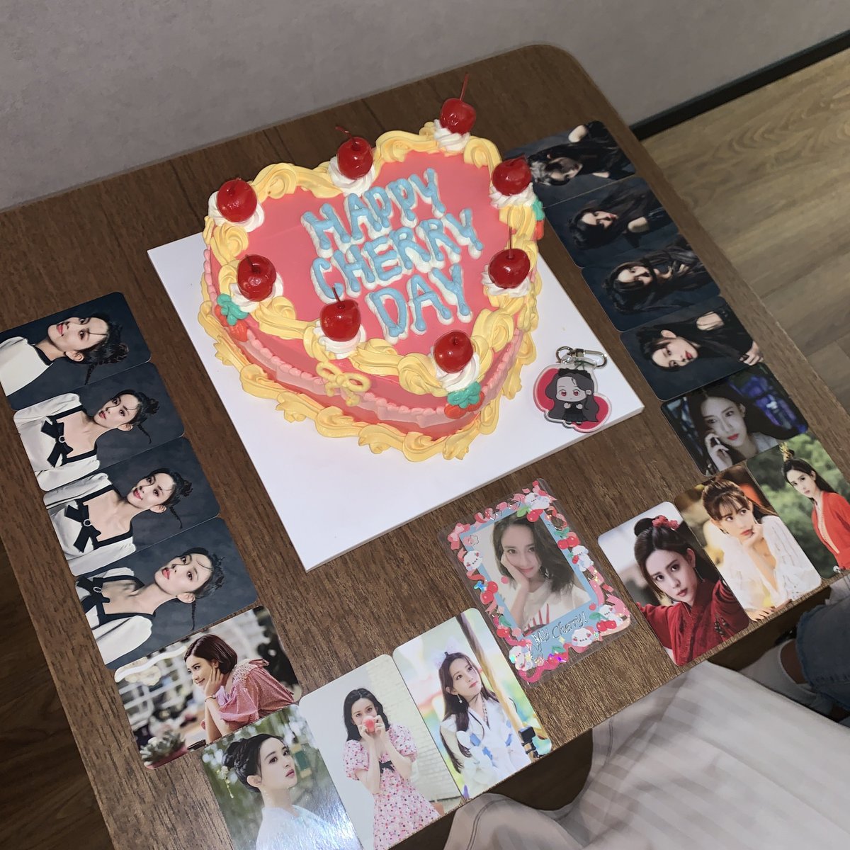 cherrymarulove's tweet photo. 🍒자의생일축하🍒 https://t.co/t1u5eGdXHr