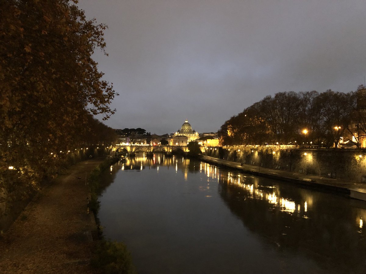 rcuccarini's tweet photo. Serata molto natalizia! https://t.co/3mZlk09pYC