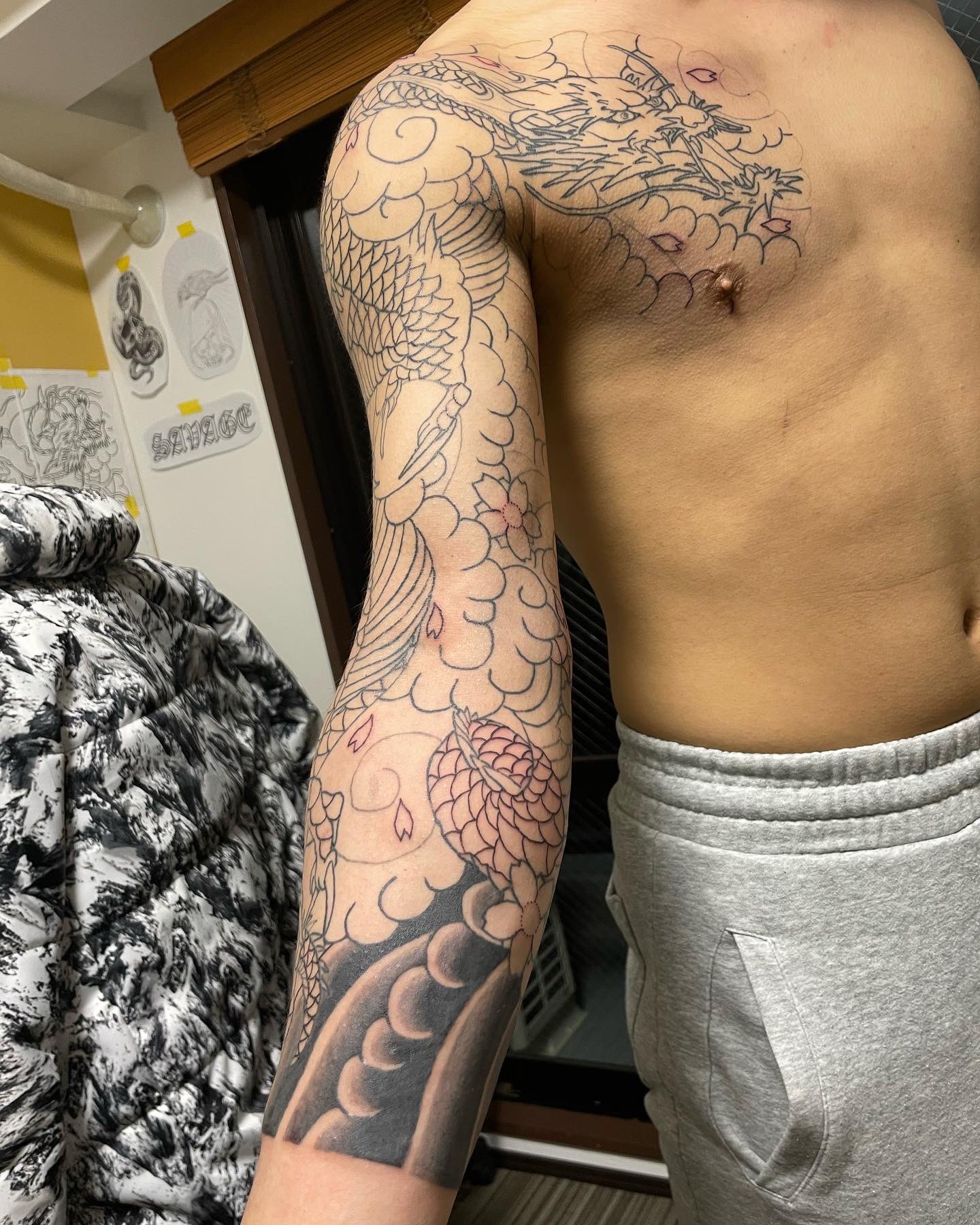 吉田 隼 他店筋彫り 筋彫りの続きからです 鱗入れて 桜散らしたいとのことで散らしました 筋終わって少し潰し 刺青 独学 Tattoo 龍 額 さくら 桜 Tattoodesign Tatooart Tatoos 東京 彫師 足立区 タトゥー T Co Bgxy5yf5rb 吉田 隼 他店筋彫り 筋彫りの続きからです 鱗入れて 桜散らしたいとのことで散らしました 筋終わって少し潰し 刺青 独学 Tattoo 龍 額 さくら 桜 Tattoodesign Tatooart Tatoos 東京 彫師 足立区 タトゥー T Co Bgxy5yf5rb