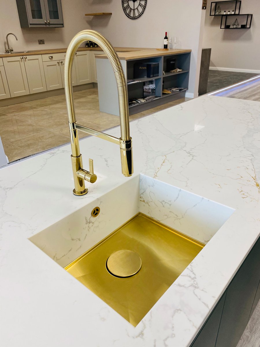 halointeriors's tweet photo. Add a touch of gold (brass) to your kitchen with this @1810co Spirale Spring tap Axix sink!
The Spirale Spring Tap in gold creates more flexibility. The AXIX sink range are handmade and feature Insusound® which helps retain the heat of water for longer.
#Horsham #axix #sink https://t.co/JQxeqb8INA