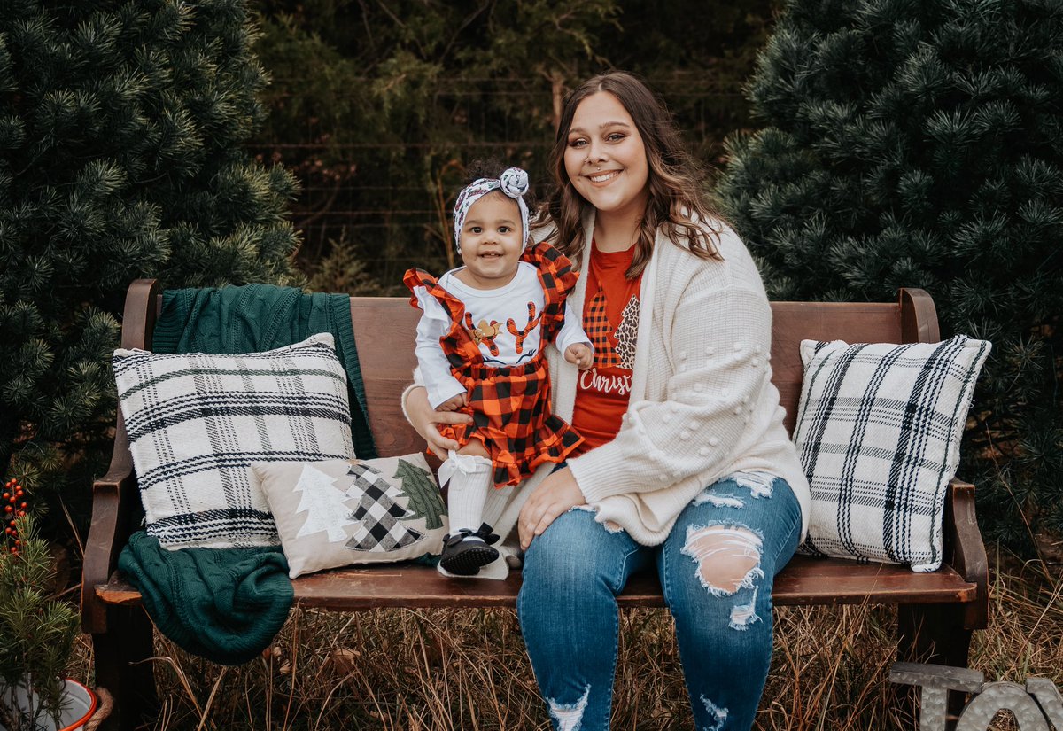 JennaaMariee013's tweet photo. I get to spend the most wonderful time of the year with the most wonderful little girl in the world🎄❄️❤️ https://t.co/eAOmMgnGQS