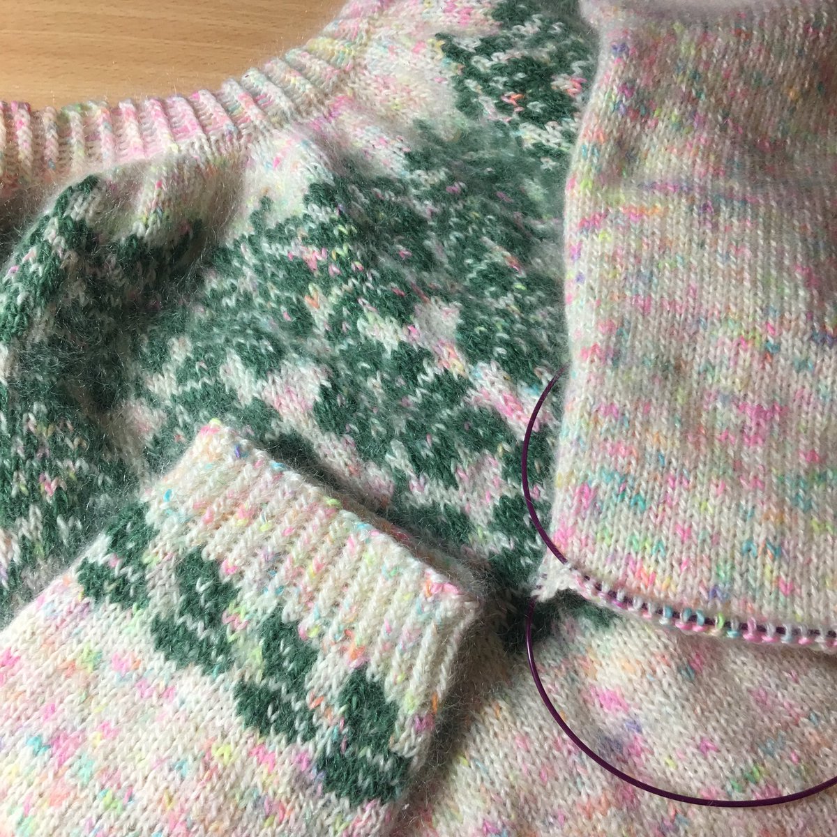 Working on my #LehtoSweater this afternoon & managing to resist the lure of my advent project…not much further to go though!

What’s on your needles, #KnittingTwitter?

#InclusiveYarnCommunity #OffRav #KnittingWIP #SweaterKnitting #KnittersGonnaKnit