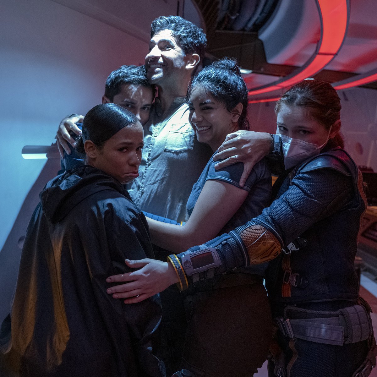 Lost In Space on Netflix tweet media