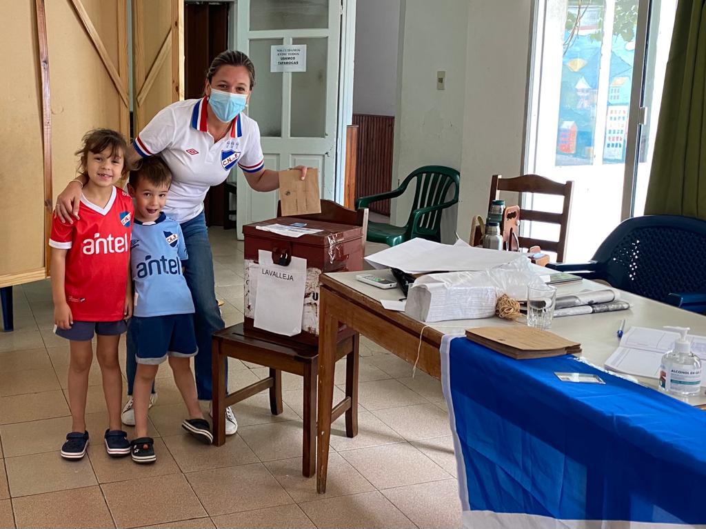MinasConsulado's tweet photo. Ya llegamos a la mitad de los votos que se registraron en 2018. ¡Vamos por ese récord! 

Hay tiempo hasta las 19 hrs. en el local de Aebu. 💪

@Nacional
#NacionalElige
#NacionalEsUruguay https://t.co/xv5LY2AFid