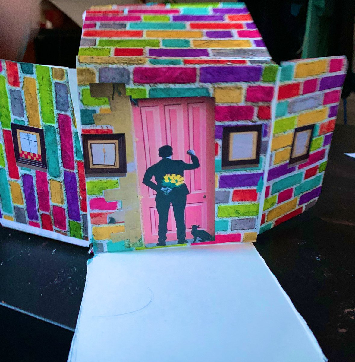 mangomita_'s tweet photo. He creado un museo personal con una cajita de perfume. 

Ya ha entrado gente. https://t.co/WweeEMvJ2t