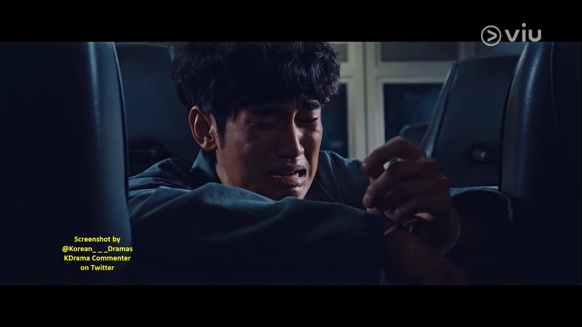 Korean___Dramas's tweet photo. #OneOrdinaryDayEp4 was yet another emotionally heavy episode as we see Hyun Soo's fear through Kim Soo Hyun's superb acting 😥
I think the true culprit may be the shady guy beside Yoon Hyo Jung, whom she pushed away. Maybe she knew he did it 🤔
#OneOrdinaryDay #KimSooHyun https://t.co/wp1P4s1OyR