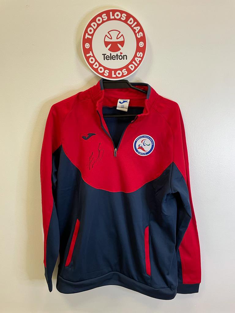 Hace 16 años a pesar q me rehabilité en otro lugar me aceptaron en taller d tenis q hacía Doris Gildemeister junto a <a href="/Teleton/">Teletón Chile</a> .Hoy en agradecimiento al gesto q forjó mi carrera, estoy donando mi polerón de premiación en Tokyo 2020 para ser subastado en #aplicatonteleton <a href="/pelotazo/">Jorge Gómez</a>