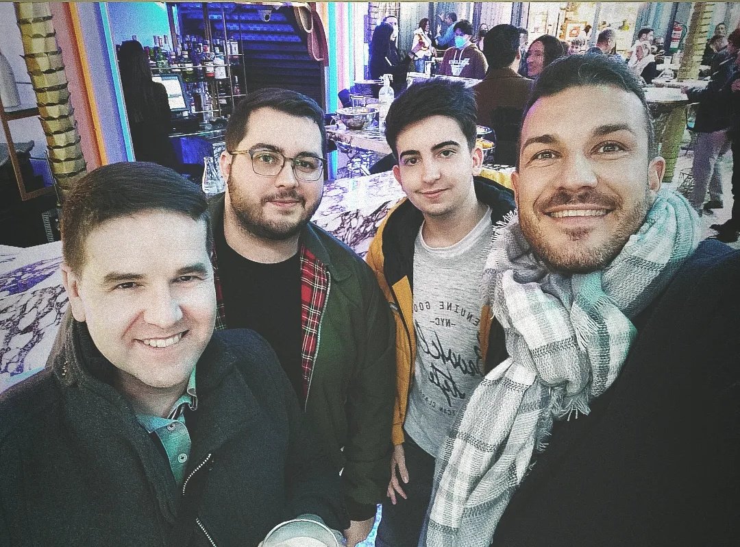 eduSatoe's tweet photo. Poco se habla de las comidas de navidad de los juakers cordobeses !! @0fjrm0 @RaSr98 @RafaLpeC #BuenosRatitos #CórdobaOnFire 💪🔥 https://t.co/ogOX41zuSc