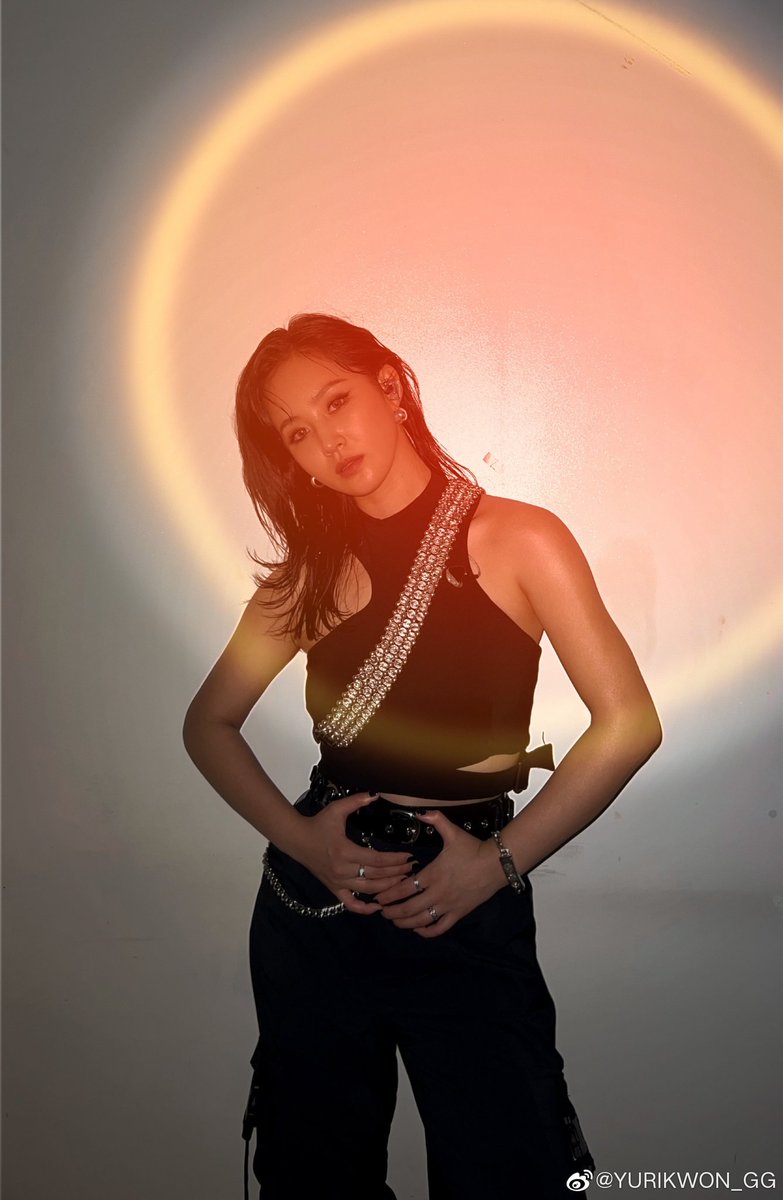 HourlyYuri's tweet photo. mentor yuri is on another level 🔥

YURI DAY YURI DAY !!!!!!! 
#우리의_마음을_보쌈한_유리야_생일축하해
#YurihanDayToday https://t.co/olNvCQ6qJ9