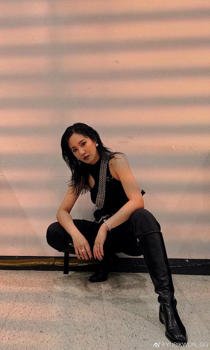 HourlyYuri's tweet photo. mentor yuri is on another level 🔥

YURI DAY YURI DAY !!!!!!! 
#우리의_마음을_보쌈한_유리야_생일축하해
#YurihanDayToday https://t.co/olNvCQ6qJ9