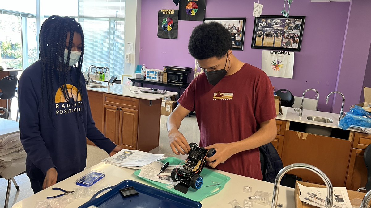 CMITAcademy's tweet photo. Ten80 RC Car team built a new car from scratch and are working on the remote connection to the RC car!
#FireSTEM #SaturdayAcademy @CMITAcademy @CLF_CLF @PGCPSSTEM @PGCPSTAG @CharterPgcps @pgcps https://t.co/Elik6Ejjf0