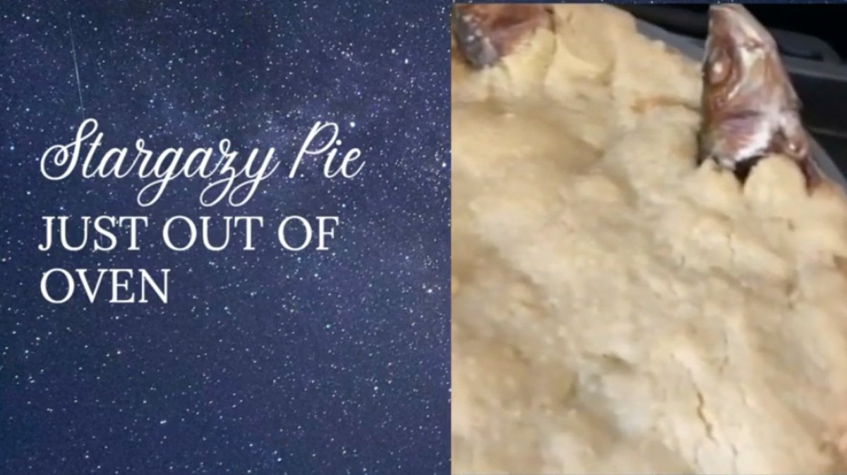 pasttoapron's tweet image. Just "out of the oven", stargazy pie, a Cornish holiday tradition.

Join in and view through weekend or throughout week: bit.ly/3CvaWfe

#stargazypie #cornish #foodhistory #pie