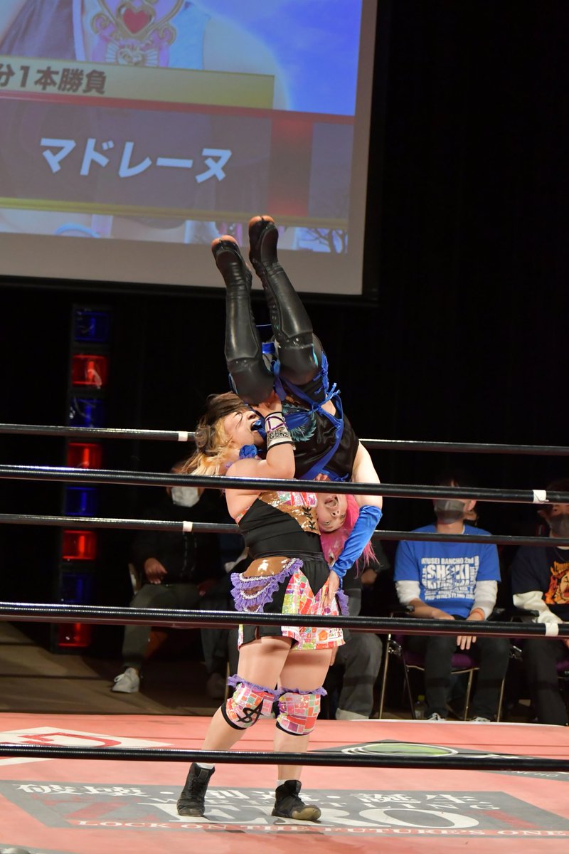 dasadasaotoko's tweet photo. くまもと駅前プロレス
第一試合⑥
最後はブロックバスターホールドでズドン!!
やっぱり強いな。
#zero1pro #くまもと駅前プロレス #2AW #笹村あやめ https://t.co/Xz1NXM5zhJ