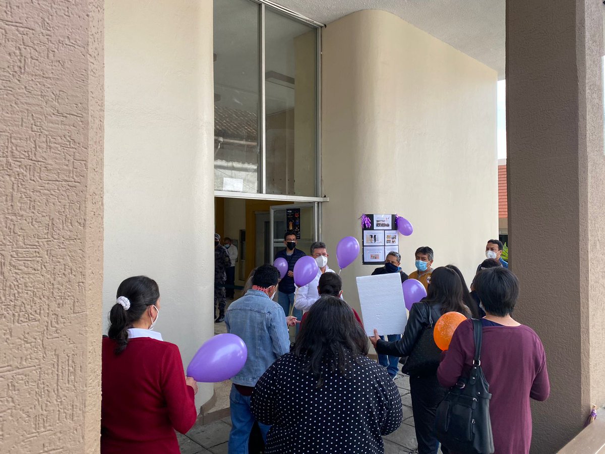 #AZOGUES | Mediante un acto administrativo, el alcalde de Azogues, dispuso el cambio de lugar de trabajo de algunos dirigentes de la AEMA, la acción de personal se dio a conocer a los funcionarios, algunos de ellos participaron del plantón el 25N.