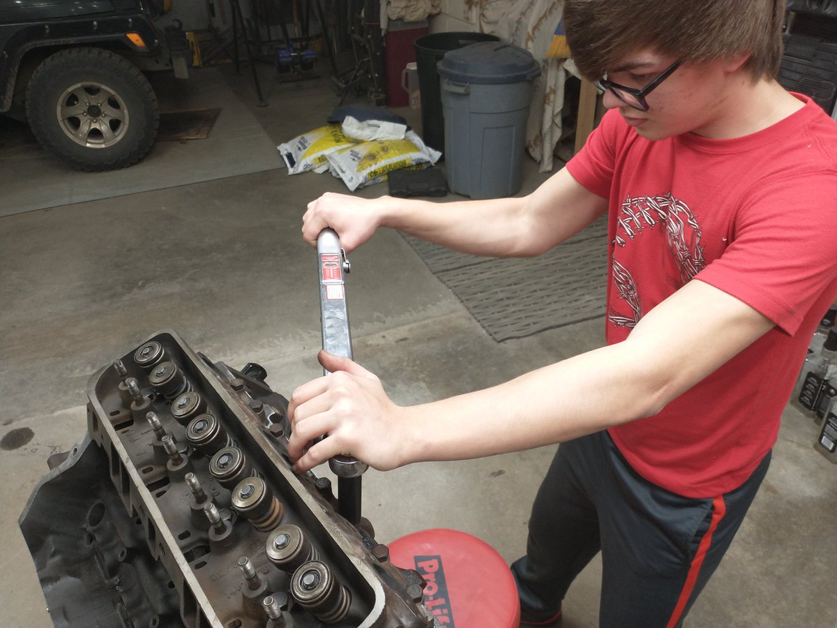 Devonwoldt's tweet photo. I got the first head put on and the bolts torqued to 65 ft lbs. #RSE2022 https://t.co/km7kspPZZ2