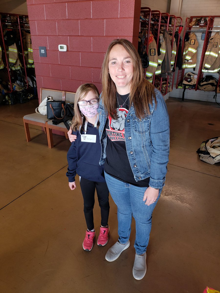 AHaldemanCV's tweet photo. One of my favorite days when I get to shop with a cop with one of my students! "I feel like I'm in a dream" @SPHBulldogs https://t.co/oGnRTOjStf