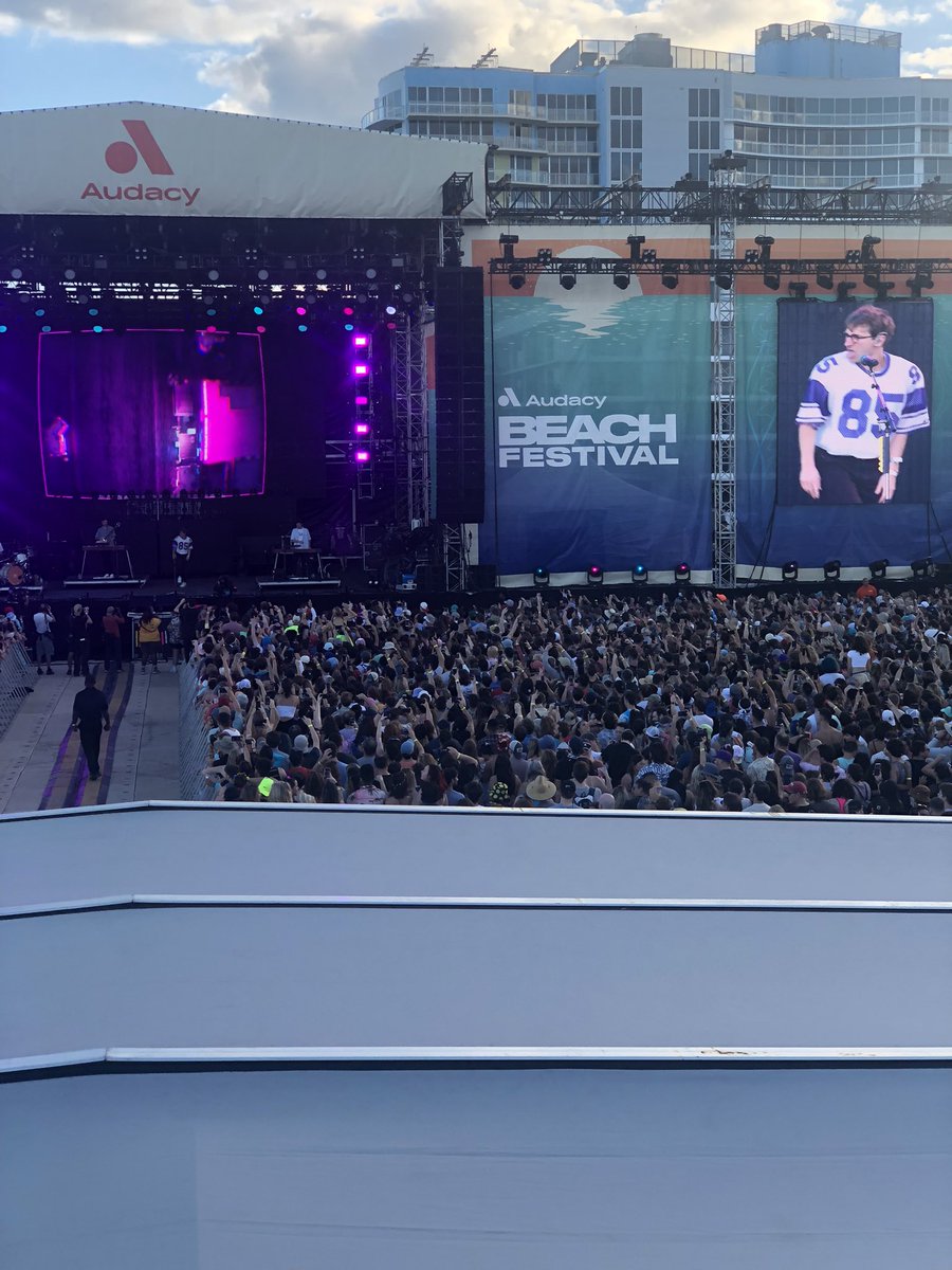 More scenes from <a href="/beachfestival/">Riptide Music Fest</a> with <a href="/GlassAnimals/">Glass Animals</a> #BeachFestival <a href="/1077TheEnd/">107.7 The End</a> <a href="/947fm/">94/7fm</a> <a href="/alt947/">ALT 94.7</a> <a href="/ALT1037DFW/">ALT 1037</a> @alt949sd