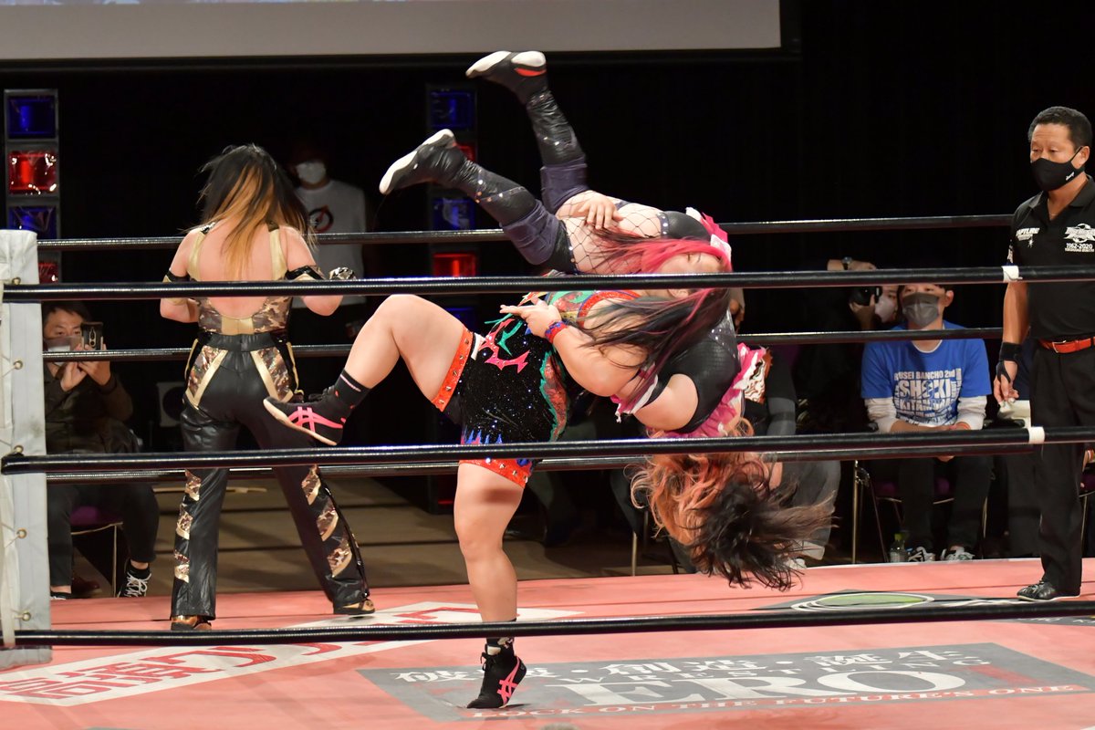 dasadasaotoko's tweet photo. くまもと駅前プロレス
セミ④
両者リングアウト!結果は、、、だけど終盤の橋本vs朱崇花凄かった。
#zero1pro #くまもと駅前プロレス #仙女 #橋本千紘 https://t.co/vJRGlwM2Nk