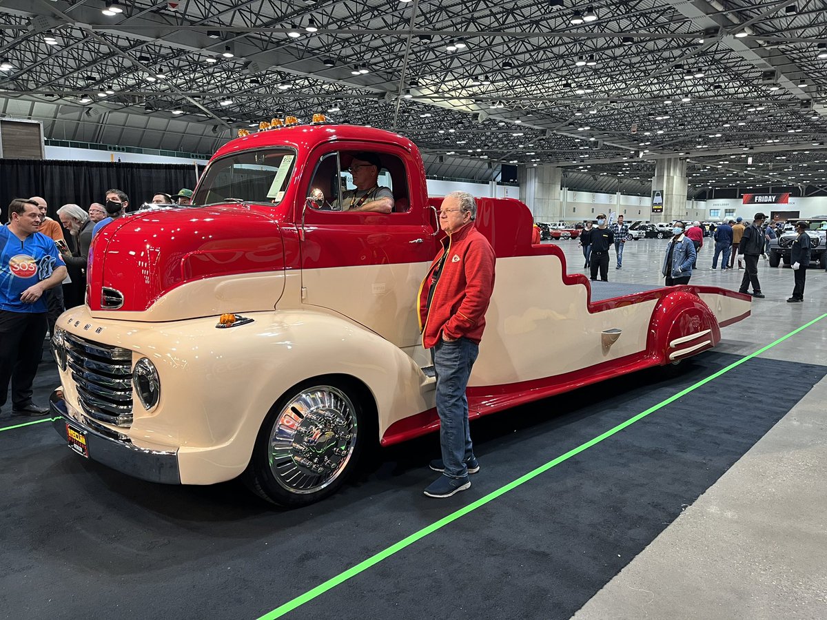 joemcbridekc's tweet photo. Approaching the auction block at @mecum! 1949 Forf F6 Cab Over Engine COE car hauler built by George Lindsey! #MecumKC https://t.co/GGjPHSzTlQ