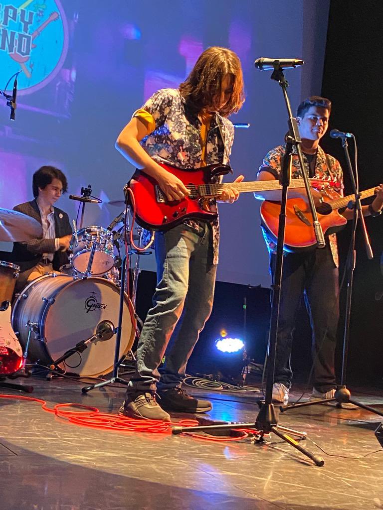 AspyBand's tweet photo. Más fotos de nuestro Concierto de Debut: “Todo es posible” 🎸🎸🎸🎸🎤🎤🎤🎤🎤🎤🥁🎹🎼🎵🎶💙💙💙💙💙💙🔥🔥🔥🔥🔥🔥🤘🤘🤘🤘🤘🤘👍👍👍👍👍👍

#aspyband #TeamAspyBand #labandadelosasperger #conciertodebut #debutconcert #caradepollo #lachicaquesiempresoñé #primerossingles #singles https://t.co/ehjlv5wom0