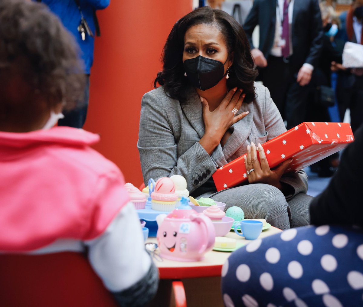 Barack and I had so much fun surprising everyone at the <a href="/ComerChildrens/">Comer Children's Hospital</a> Hospital. Happy holidays! ❤️
