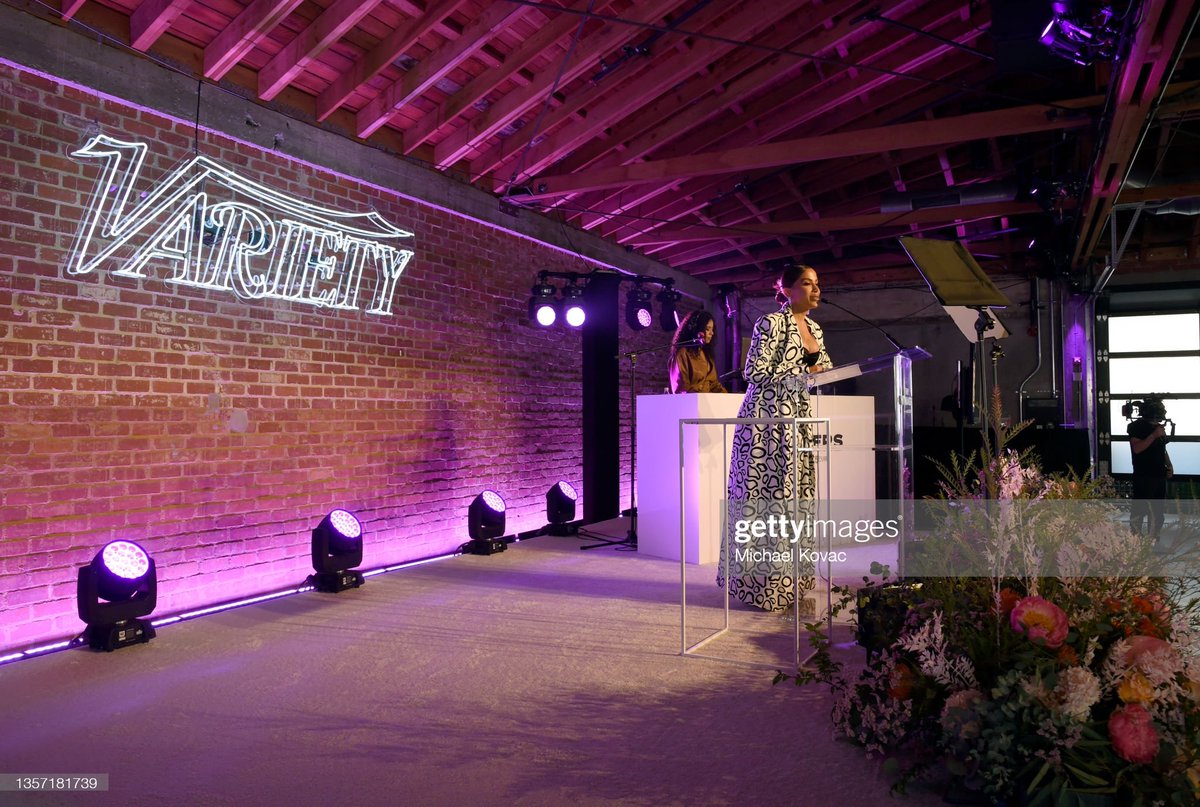RT @AnittaPress: Anitta speaks onstage during #VarietyHitmakers Brunch presented by Peacock. https://t.co/Dua6tZso8r