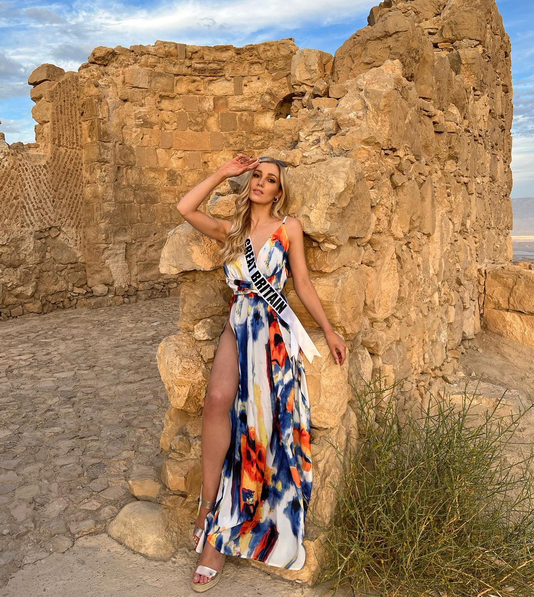 EmCollingridge's tweet photo. Stopped off at Masada Fortress, on way to Eilat. #MissUniverse #70thMissUniverse #MissUniverseGreatBritain #MUGB #Israel https://t.co/jaFXbHTaH5