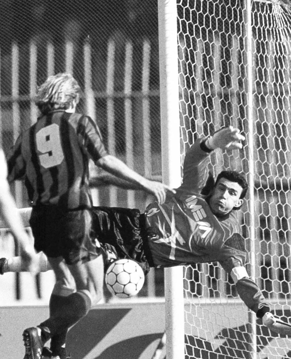 laganheart's tweet photo. Jürgen allo sparo #amala #Inter #InterFans #nostalginter #Klinsmann #Klinsi #Deutschland #InterForever #Kataklinsmann https://t.co/HRPCWdw3zO