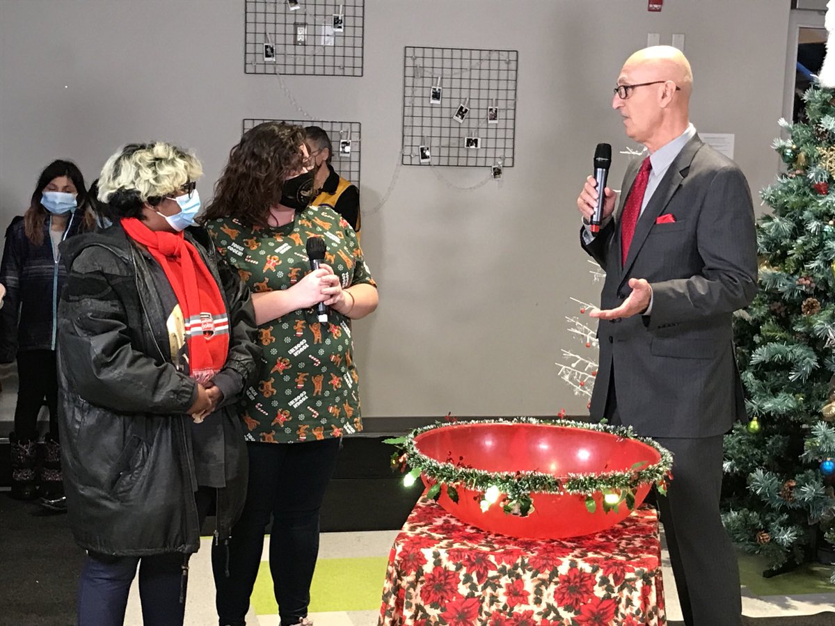 CTVTonyRyma's tweet photo. ⁦@CTVrwyman⁩ engaging with people dropping off money at the cheer pot. ⁦@CTVTelethon⁩ https://t.co/9AaAl7SZzK
