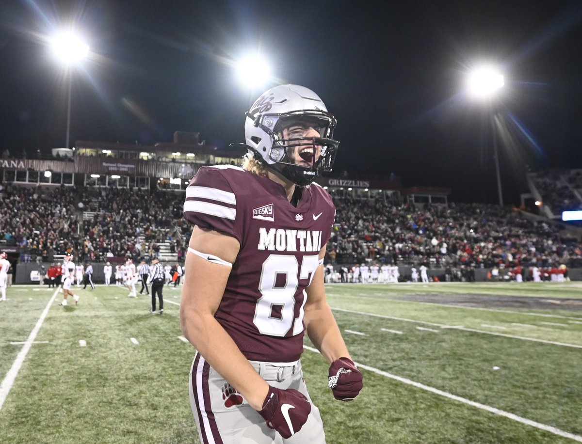 MontanaGrizFB's tweet photo. What a night in Washington-Grizzly Stadium‼️

Check out the Gallery 📸 https://t.co/KF0L1kzvbY

#GoGriz https://t.co/OckCSNbB7x