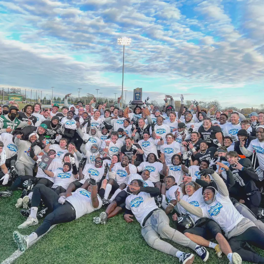 couriercod's tweet photo. Amazing game by our Chaps!! Winning by 34-29. Another day, another win! Congrats on winning the championship!! GO CHAPS GO! ๐๐ฅณ๐
Photo and Video by Devin Oommen
@Dupage_Football
#cod #collegeofdupage #codcourier #football #footballgame #championship #chaplife #gochapsgo #wow https://t.co/ICM4ZmixWm