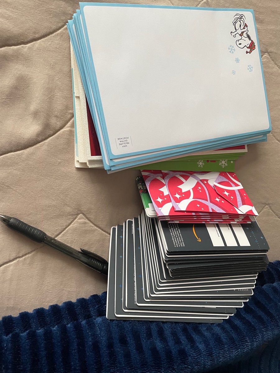 ckleewrites's tweet photo. When you have 3 kids I’m school, soccer, basketball, dance &amp; music! So. Many. Giftcards.
#momswhowrite #amwriting #writingcommmunity #HappyHolidays #GiftCards https://t.co/Y0Tejvok6L