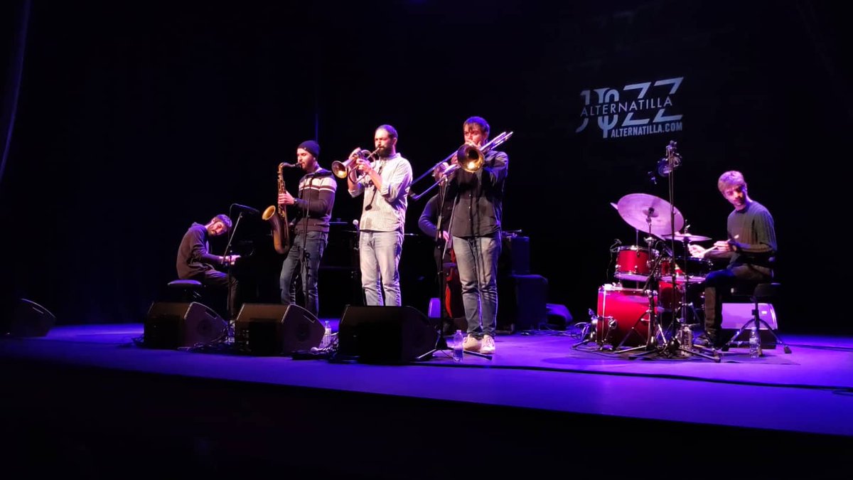 alternatilla's tweet photo. AJIM21 Alternatilla Jazz in Mallorca Festival

Pep Garau Sextet han demostrat que, tot i la seva joventut, són capaços de sorprendre al públic. Han fet veure que les noves fornades de jazz mallorquí pugen fort i amb ganes de destacar! https://t.co/5UzciGfHID