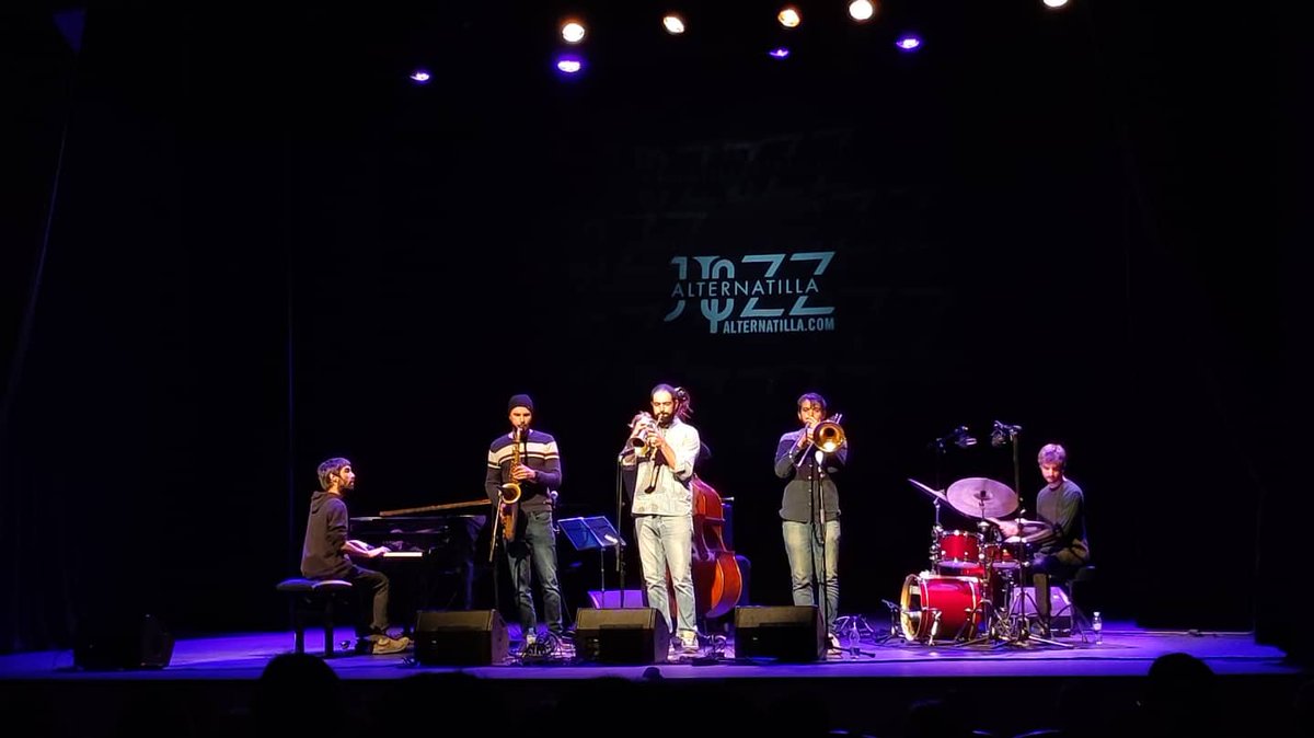 alternatilla's tweet photo. AJIM21 Alternatilla Jazz in Mallorca Festival

Pep Garau Sextet han demostrat que, tot i la seva joventut, són capaços de sorprendre al públic. Han fet veure que les noves fornades de jazz mallorquí pugen fort i amb ganes de destacar! https://t.co/5UzciGfHID