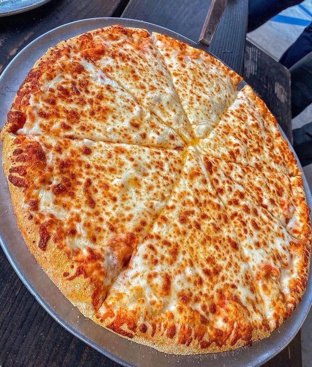 MashedHQ's tweet photo. Cheesy goodness 🧀

(📸: babybrospizza on IG)

#cheese #pizza #dinner https://t.co/droo47OYaZ