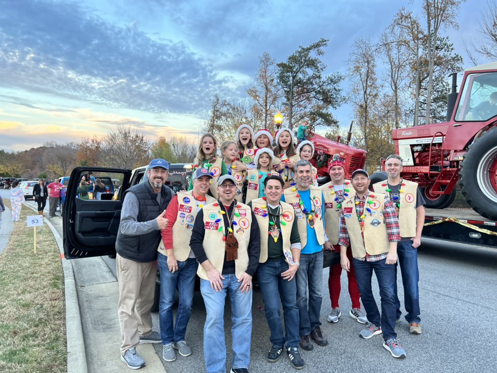 BangingDrumNC's tweet photo. Happy to see the Peak Pack crew representing @y_guides at the Apex Christmas Parade! Of course, they all earned special patches tonight! Here, Hear! #dadsandkids #happyholidays https://t.co/51sCJ3FYwy