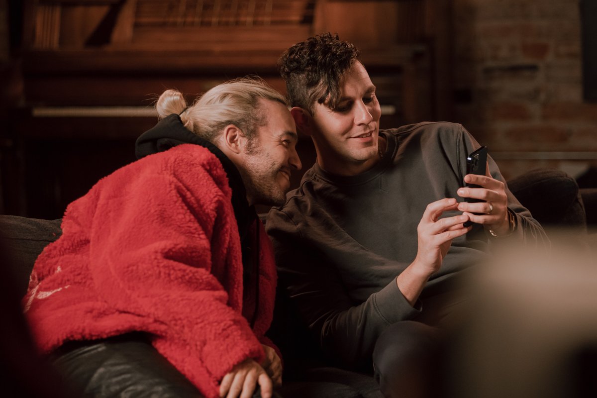 CobraStarship's tweet photo. Cobrakkah is almost over! Tonight’s present is the final clip we’re releasing from my Drunk History with Pete. don’t know what’s more shocking in this video: how drunk I was, or the revelation that Pete never used actual eyeliner.

unlock the full clip: https://t.co/TSzsZim89V https://t.co/6JdrBzlLl5