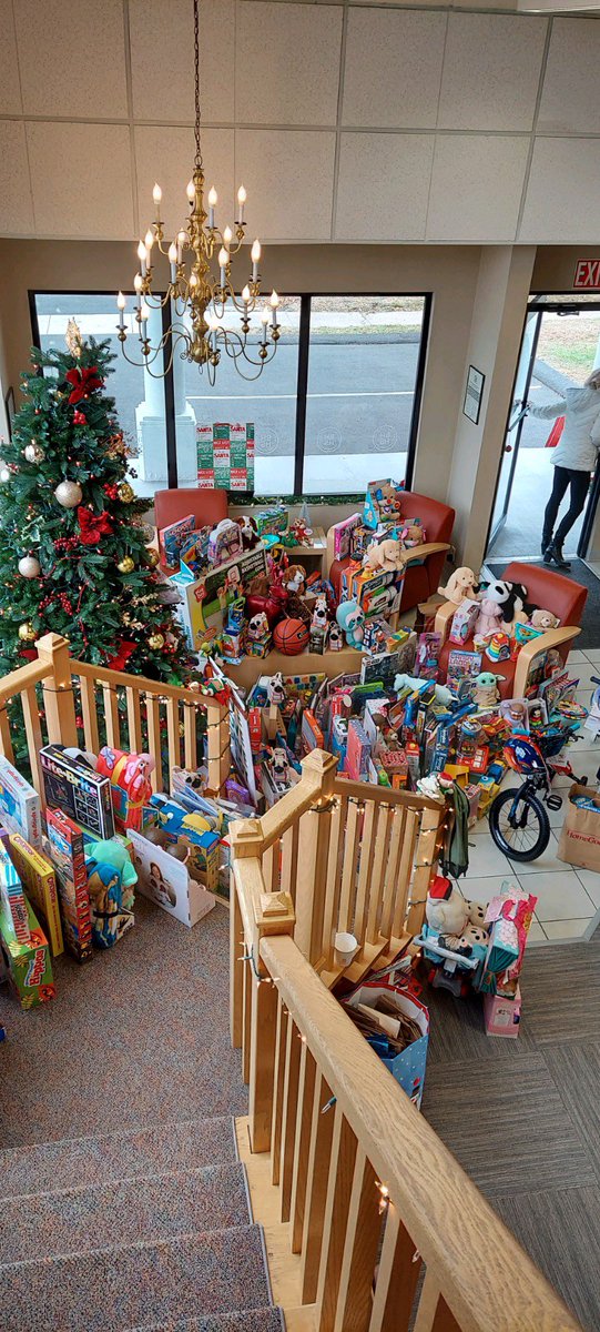 AFlynn0716s's tweet photo. Windsor,CT Toy Drive https://t.co/PsCRljz7bn