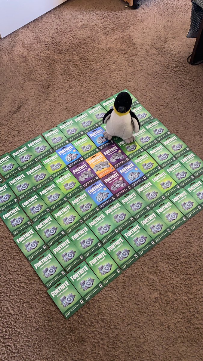 amagicmantv's tweet photo. I woke up to Ollie playing VBUCK Twister again 🐧 https://t.co/s5JyCrZGEa