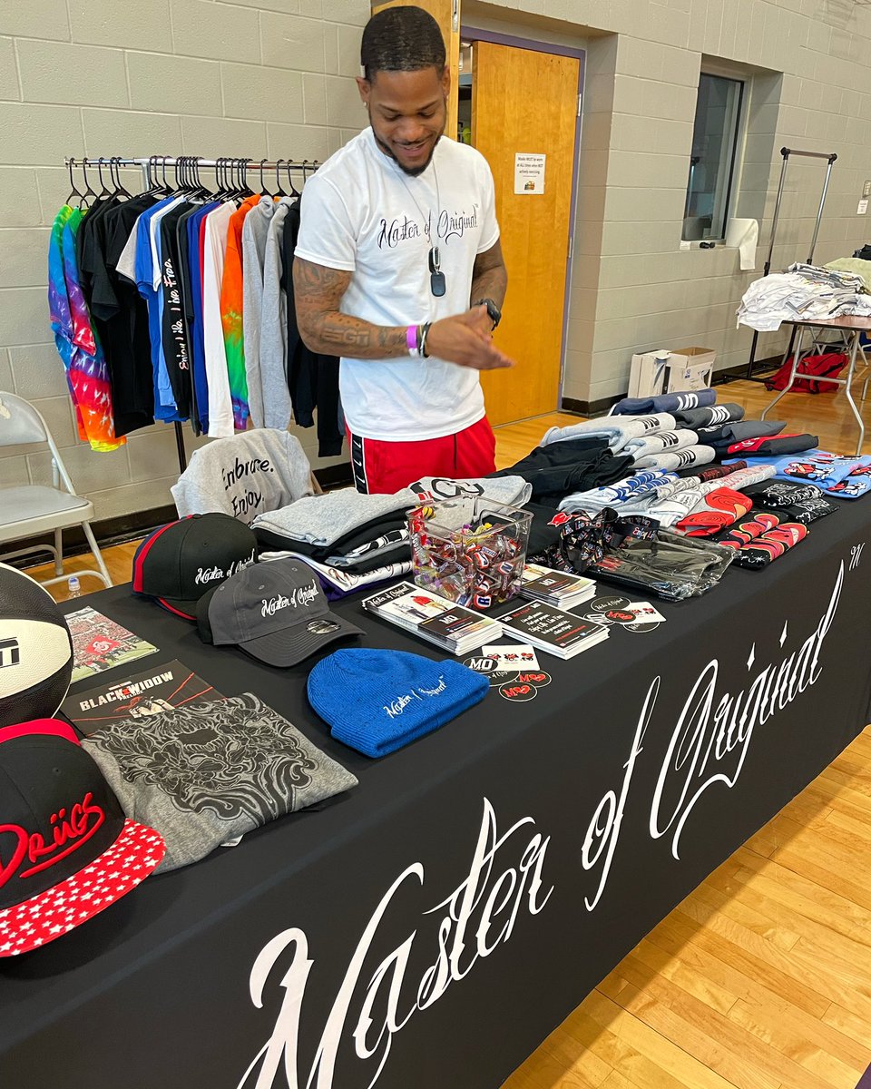 MO_lifestyle's tweet photo. Thank you Louisville, KY for all the love and support! #MasterofOriginal #EnjoyLifeLiveFree https://t.co/lXa4e30clZ