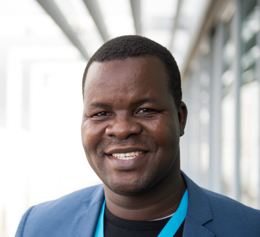 JUST IN: Prominent Zimbabwean human rights advocate Dewa Mavhinga has died from Covid-19 in South Africa, colleagues told <a href="/zimlive/">ZimLive</a>. He was the Southern Africa director for Human Rights Watch