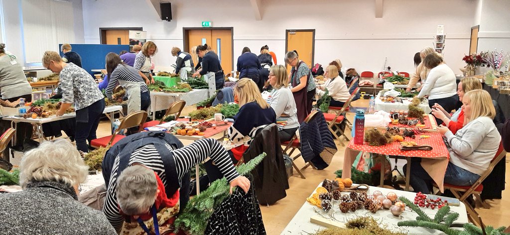 jpmoseley's tweet image. Its been a busy day here @cliffcollege making garlands and gorgeous arrangements with festive foliage, berries, pine cones and dried fruits. Now all set ready for tonight's gala demonstration!

#Christmas #residentialcourse  #makeyourown #christmasdecorations  #flowertalk