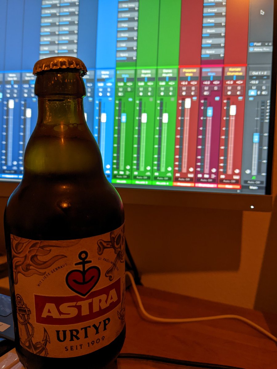 Falling_Numbers's tweet photo. after a long hibernation, working on new music again🤘🤘🍻 #FallingNumbers #hellyeah #astra #urtyp #cheers #Metal #StudioOne #music #rtItBot https://t.co/pDeFtFfrzz